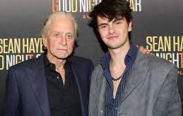 Dylan Douglas, zaman zaman toplumsal konular, siyasi bilinç ve gençlik meseleleri üzerine yaptığı açıklamalarla gündeme gelmiştir. Babasının kanserle mücadelesi ve ailesinin yaşadığı zorluklar, onun hayata daha bilinçli ve duyarlı yaklaşmasında etkili olmuştur.