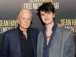 Dylan Douglas, zaman zaman toplumsal konular, siyasi bilinç ve gençlik meseleleri üzerine yaptığı açıklamalarla gündeme gelmiştir. Babasının kanserle mücadelesi ve ailesinin yaşadığı zorluklar, onun hayata daha bilinçli ve duyarlı yaklaşmasında etkili olmuştur.