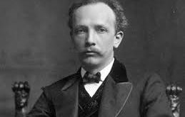 Richard Strauss’un yaşamı, Almanya’nın çalkantılı siyasi dönemlerine denk gelmiştir. Nazi Almanyası döneminde resmî görevler üstlenmesi, bestecinin mirası hakkında tartışmalara yol açmıştır.