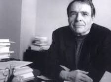 Pierre Bourdieu ile Régis Debray arasındaki fark, genellikle “biri sosyolog, diğeri iletişim teorisyeni” gibi masum bir ayrımla geçiştirilir. Oysa bu fark, kültür alanlarında kimin konuştuğunu değil, neyin hayatta kaldığını belirleyen bir yarılmaya işaret eder.