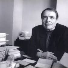 Pierre Bourdieu ile Régis Debray arasındaki fark, genellikle “biri sosyolog, diğeri iletişim teorisyeni” gibi masum bir ayrımla geçiştirilir. Oysa bu fark, kültür alanlarında kimin konuştuğunu değil, neyin hayatta kaldığını belirleyen bir yarılmaya işaret eder.