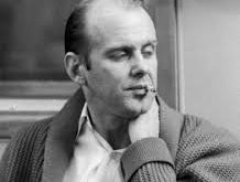 Bob Fosse, 23 Haziran 1927’de Chicago, Illinois’de doğmuştur. Dansla tanışması, çocukluk yıllarına dayanır. Genç yaşta profesyonel dansçılığa adım atan Fosse, Broadway’de sahne alarak yeteneğini sergilemeye başlamıştır. Dansa olan ilgisi, onu Broadway sahnelerine taşımış ve orada ilk başarılarını elde etmesini sağlamıştır.
