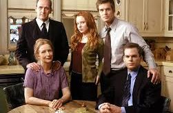 Dizi, yalnızca ölümle ilgili düşünceleri değil, aynı zamanda insanlar arasındaki ilişkilerin karmaşıklığını da ele alır. Aile bağları, aşk, kayıp, suçluluk ve affetme gibi evrensel temalar, izleyiciye hem duygusal hem de felsefi bir yolculuk sunar.