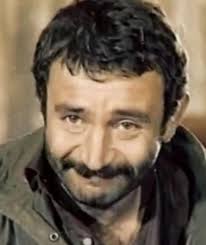 Ajlan Aktuğ’un kariyeri sadece televizyonla sınırlı kalmamış, sinema dünyasında da kendine önemli bir yer edinmiştir. "Karakış", "Yazgı" ve "Çok Filim Hareketler Bunlar" gibi sinema projelerinde yer alarak, oyunculuk yeteneklerini beyaz perdede de sergilemiştir. Sinemada canlandırdığı karakterler, ona geniş bir izleyici kitlesi kazandırmış ve sinema dünyasında da tanınmasını sağlamıştır.