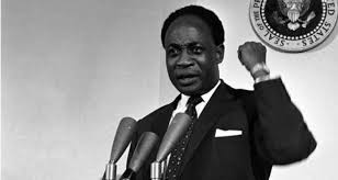 1966 yılında askeri darbeyle iktidardan uzaklaştırılan Nkrumah, önce Togo’ya ve ardından Guine’ye sürgüne gitmiştir. Sürgün yıllarında da Afrika’nın birliği ve bağımsızlık ideallerini savunmaya devam etmiş, yazılar ve konferanslar aracılığıyla düşüncelerini yaymıştır.