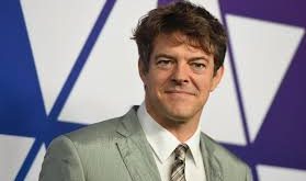 Jason Blum, 20 Şubat 1969 tarihinde Los Angeles, Kaliforniya’da doğmuştur. Eğitim hayatını Vassar College’da tamamlayan Blum, sinema sektörüne ilk adımlarını bağımsız film projeleriyle atmıştır.