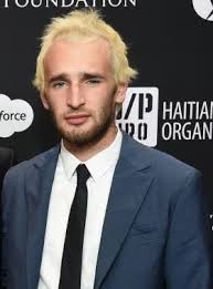 Hopper Jack Penn, zaman zaman özel hayatıyla da magazin basınında yer almıştır. Ancak kariyerine odaklanarak ailesinin gölgesinde kalmadan kendi başarısını kanıtlamaya çalışmaktadır. Ablası Dylan Penn de modellik ve oyunculuk kariyeriyle tanınmaktadır.