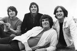 The Kinks, 1963 yılında Londra'da Ray ve Dave Davies kardeşler tarafından kuruldu. Başlangıçta “The Ravens” adıyla sahneye çıkan grup, kısa süre sonra “The Kinks” adını almıştır. İlk başta blues ve rock'n'roll tarzında müzik yapan grup, 1964'te yayımladıkları “You Really Got Me” adlı şarkı ile büyük bir çıkış yapmıştır.