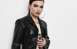 Lola Young, müziğe olan ilgisini daha çocukken fark etti ve bu tutkusunu profesyonel bir kariyere dönüştürmek için erken yaşta adımlar attı. 2020 yılında yayımladığı ilk teklisi "Mine" ile müzik dünyasında büyük bir çıkış yaptı. Bu şarkı, genç yaşına rağmen ona önemli bir yerel başarı kazandırmış ve müzik eleştirmenlerinden övgü almıştır. "Mine" ile Lola Young, özgün bir ses ve derin duygusal bir ifade tarzı ile kendini tanıttı. Bu şarkı, onun yeteneğini ve gelecekteki müzikal potansiyelini ortaya koymuş oldu.