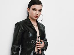 Lola Young, müziğe olan ilgisini daha çocukken fark etti ve bu tutkusunu profesyonel bir kariyere dönüştürmek için erken yaşta adımlar attı. 2020 yılında yayımladığı ilk teklisi "Mine" ile müzik dünyasında büyük bir çıkış yaptı. Bu şarkı, genç yaşına rağmen ona önemli bir yerel başarı kazandırmış ve müzik eleştirmenlerinden övgü almıştır. "Mine" ile Lola Young, özgün bir ses ve derin duygusal bir ifade tarzı ile kendini tanıttı. Bu şarkı, onun yeteneğini ve gelecekteki müzikal potansiyelini ortaya koymuş oldu.