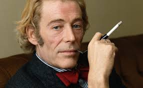 Peter O’Toole, renkli kişiliği ve sıra dışı yaşam tarzıyla da tanınmıştır. Sanata olan tutkusunu hayatının merkezine koyan oyuncu, yaşadığı zorluklara rağmen üretmeye devam etmiştir. İlerleyen yaşlarında sağlık sorunları nedeniyle oyunculuğu bırakmıştır.