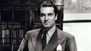 Laurence Olivier, 11 Temmuz 1989 tarihinde hayatını kaybetmiş olsa da, sahne ve perdede bıraktığı iz günümüzde hâlâ canlıdır. Onun çalışmaları, oyunculuk eğitimi alan öğrenciler için temel referans kaynakları arasında yer almaktadır.
