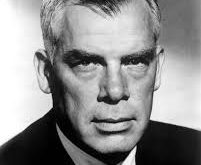Lee Marvin, klasik Hollywood’un “yakışıklı” yıldız anlayışını yıkan ve daha gerçekçi karakterleri merkezine alan bir oyuncu profili sunmuştur. Sertliği, karizması ve oyunculuk cesaretiyle birçok aktöre ilham vermiştir.