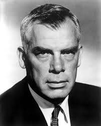 Lee Marvin, klasik Hollywood’un “yakışıklı” yıldız anlayışını yıkan ve daha gerçekçi karakterleri merkezine alan bir oyuncu profili sunmuştur. Sertliği, karizması ve oyunculuk cesaretiyle birçok aktöre ilham vermiştir.
