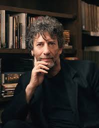 Neil Gaiman, klasik mitolojiyi çağdaş anlatı teknikleriyle harmanlayarak modern fantastik edebiyatın en etkili isimlerinden biri hâline gelmiştir. Hem popüler kültüre hitap eden hem de edebi derinlik sunan nadir yazarlardandır.