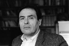 Pierre Bourdieu’nün habitus kavramı, bireysel seçimlerin arkasındaki toplumsal izleri görünür kılar. Bu nedenle habitus, modern toplumda eşitsizlikleri, kültürel çatışmaları ve sınıfsal farkları anlamak için vazgeçilmez bir anahtardır.