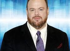 Buzz McCallister karakteri, özellikle yılbaşı dönemlerinde tekrar tekrar izlenen Home Alone filmleri sayesinde yeni kuşaklar tarafından da tanınmaktadır. Bu durum, Devin Ratray’ı nostaljik popüler kültür figürleri arasında kalıcı bir yere yerleştirmiştir.