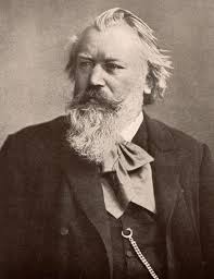 Johannes Brahms, romantik dönemin en önemli ve yenilikçi bestecilerinden biri olarak, klasik müziğe önemli katkılarda bulunmuş ve dünya çapında büyük bir ün kazanmıştır. Hem besteci hem de piyanist olan Brahms, müziğiyle derin duygular ve zengin harmonik yapılar yaratmış; özellikle senfoniler, oda müziği ve piyano eserleri ile tanınmıştır.