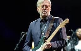 Eric Clapton, 30 Mart 1945 doğumlu İngiliz gitarist, şarkıcı ve söz yazarıdır. Rock ve blues müziğinin efsane isimlerinden biri olarak kabul edilen Clapton, gitar tekniği, duygusal yorumları ve unutulmaz şarkılarıyla dünya çapında tanınmıştır.