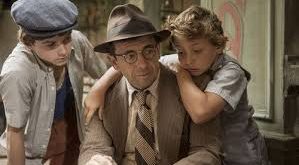 "Bir Torba Bilye", dünya çapında pek çok ödül kazanmış ve eleştirmenlerden olumlu yorumlar almıştır. Film, Fransa'da büyük bir izleyici kitlesi elde etmiş ve Fransız sinemasının önde gelen yapımlarından biri olmuştur. Eleştirmenler, filmdeki insanlık hikayesini ve savaşın çocuklar üzerindeki etkisini başarılı bir şekilde işlediğini belirtmişlerdir.