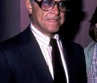 Sidney Luft, 1920 yılında Brooklyn, New York'ta doğmuştur. Ailesi zengin bir geçmişe sahip olmasa da, Luft, küçük yaşlarda sinemaya ve eğlence dünyasına olan ilgisini keşfetmiştir. Genç yaşlardan itibaren iş dünyasında, özellikle film sektöründe çalışmalar yapmaya başlamış ve bu alandaki bilgi ve deneyimini geliştirmiştir.