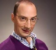 Tony Hale, 30 Eylül 1970 tarihinde West Point, Tennessee'de doğmuştur. Genç yaşlardan itibaren tiyatroya olan ilgisi artmış, bu ilgisini profesyonel bir kariyere dönüştürmek için Boston Üniversitesi’nde tiyatro eğitimi almıştır. Hale, üniversiteden mezun olduktan sonra New York’a taşınarak burada çeşitli tiyatro projelerinde yer almıştır.