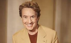 “Martin Short neden ünlü” sorusunun cevabı yalnızca yeteneğinde değil; aynı zamanda samimiyetinde, enerjisinde ve yıllara meydan okuyan mizah anlayışında gizlidir. Genç yaşlı demeden geniş bir hayran kitlesine hitap edebilmesi, onu zamansız bir sanatçı haline getirmiştir.