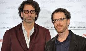 Coen filmlerinde karakterler, kontrol edemedikleri olayların içine sürüklenir. İyi niyetli olmak ya da akıllı davranmak, çoğu zaman hayatta kalmak için yeterli değildir.