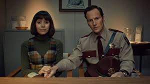 Fargo’nun başarısında karakterlerin derinliği kritik bir rol oynar. Ana karakterler kadar yan karakterler de kendi motivasyonları ve çatışmaları ile hikâyeye katkı sağlar. Bu yaklaşım, diziyi yalnızca olay örgüsüyle değil, karakterlerin psikolojisiyle de izlenir kılar.