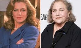 Kathleen Turner, kariyeri boyunca birçok ödül ve adaylık elde etti. Altın Küre Ödülleri ve Tony Ödülleri adaylıklarıyla tanınırken, “Romancing the Stone” ve “Prizzi’s Honor” gibi filmlerle sinema dünyasında kalıcı bir iz bıraktı.