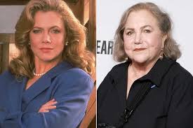Kathleen Turner, kariyeri boyunca birçok ödül ve adaylık elde etti. Altın Küre Ödülleri ve Tony Ödülleri adaylıklarıyla tanınırken, “Romancing the Stone” ve “Prizzi’s Honor” gibi filmlerle sinema dünyasında kalıcı bir iz bıraktı.