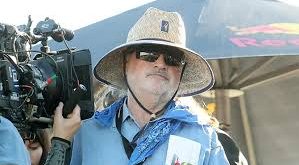 Terrence Frederick Malick, 30 Kasım 1943’te ABD’nin Illinois eyaletinde doğmuştur. Felsefe eğitimi alan Malick, Harvard Üniversitesi’nde öğrenim görmüş; ardından Oxford’da çalışmalar yapmıştır.