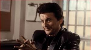 Joe Pesci, yardımcı rollerde dahi filmin tonunu belirleyebilen ender oyunculardandır. Martin Scorsese sinemasının vazgeçilmez yüzlerinden biri olan Pesci, suç filmleri türünün evriminde önemli bir rol oynamıştır.