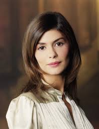 Audrey Tautou, sadece bir sinema yıldızı değil, aynı zamanda moda ikonu olarak da kabul edilir. Chanel başta olmak üzere birçok prestijli moda markasının yüzü olmuş, sade ama sofistike tarzıyla dikkat çekmiştir.