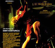 Filmin müzikleri, Balkan ezgileriyle harmanlanmış enerjik ve zaman zaman kaotik bir yapıdadır. Müzik, sahnelerin duygusunu tamamlayan bir arka plan unsuru değil; doğrudan anlatının bir parçası olarak kullanılır.