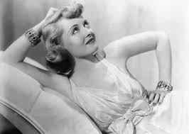 Bette Davis, Amerikan Film Enstitüsü (AFI) tarafından tüm zamanların en iyi kadın oyuncuları arasında gösterilmiştir. Sinema dünyasına kattığı güçlü kadın karakterler ve unutulmaz performanslarla kalıcı bir miras bırakmıştır.