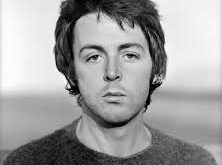 Paul McCartney, John Lennon, George Harrison ve Ringo Starr ile birlikte 1960'lı yıllarda The Beatles'ı kurarak, popüler müziğin sınırlarını zorlayan ve devrim niteliğinde eserler yaratan bir grup haline gelmişlerdir. The Beatles, yalnızca müziğiyle değil, aynı zamanda kültürel etkisiyle de tarihe geçmiştir. McCartney, grubun başlıca şarkı yazarı ve bas gitaristi olarak önemli bir rol üstlenmiştir.