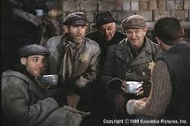 Film, Polonya'da bir gettoda yaşayan Jakob (Robin Williams) adlı bir adamın etrafında şekillenir. Jakob, Nazi işgali altındaki gettoda hayatta kalmaya çalışırken, bir gün yanlışlıkla bir radyo yayını duyar ve bu, kasaba halkına müttefiklerin zaferine dair bir haber olarak yanlış bir şekilde aktarılır.