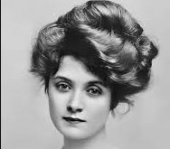 Billie Burke, 1884 yılında Washington, D.C.'de doğmuştur. Babası, ünlü bir tiyatro prodüktörü ve annesi de bir şarkıcıydı, dolayısıyla Burke, sanatla iç içe bir ailede büyüdü. Genç yaşlarda tiyatroya ilgi duymaya başlamış ve 1900'lerin başlarında sahnelerde boy göstermeye başlamıştır.