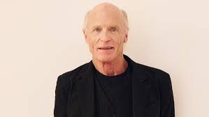 Ed Harris, oyuncu Amy Madigan ile evlidir. Çift uzun yıllardır evliliklerini sürdürmekte ve Hollywood’un istikrarlı ilişkilerinden biri olarak gösterilmektedir.