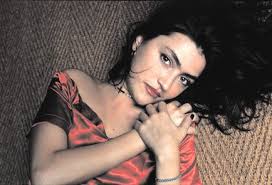 Rona Hartner, 2023 yılında Fransa’da hayatını kaybetmiştir. Ardında sinema, müzik ve resim alanlarında iz bırakan güçlü bir miras bırakmıştır. Sanatı, Roman kültürünün evrensel seslerinden biri olarak yaşamaya devam etmektedir.