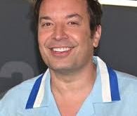 James Thomas Fallon, 19 Eylül 1974 tarihinde New York’un Bay Shore kasabasında doğmuştur. Ailesinin teşvikleriyle genç yaşlarda sahneye ilgi duymaya başlamış ve komediye yönelmiştir. Fallon, College of Saint Rose'dan mezun olduktan sonra New York’a taşınarak, komedi dünyasına adım atmıştır.