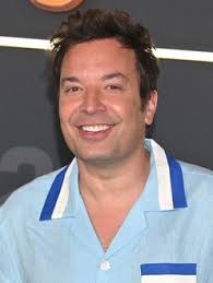 James Thomas Fallon, 19 Eylül 1974 tarihinde New York’un Bay Shore kasabasında doğmuştur. Ailesinin teşvikleriyle genç yaşlarda sahneye ilgi duymaya başlamış ve komediye yönelmiştir. Fallon, College of Saint Rose'dan mezun olduktan sonra New York’a taşınarak, komedi dünyasına adım atmıştır.