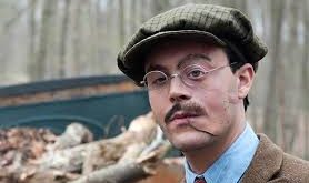 Boardwalk Empire, Atlantic City'nin 1920'lerdeki kaotik dünyasında geçiyor. Dizi, Nucky Thompson (Steve Buscemi) adlı bir siyasi figürün suç dünyasında nasıl bir imparatorluk kurduğunu anlatırken, aynı zamanda dönemin yasaklı içki ticaretinin ve suçlu ağlarının işleyişini gözler önüne serer.