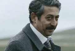 Taner Birsel, 1956 yılında İstanbul’da dünyaya gelmiştir. Tiyatro ile tanışması, genç yaşlarda olmuştur ve oyunculuğa olan ilgisi erken yaşlardan itibaren kendini göstermiştir. İstanbul Üniversitesi Devlet Konservatuvarı'ndan mezun olan Birsel, eğitim hayatı boyunca sanat dünyasına dair derin bilgiler edinmiş ve kendini geliştirmiştir.