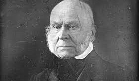 John Quincy Adams, zengin ve etkili bir ailenin çocuğuydu. Babası, Amerika'nın 2. başkanı John Adams, annesi ise Abigail Adams’tı. Ailesinin politik geçmişi ve entelektüel birikimi, genç John Quincy'in hayatının şekillenmesinde büyük rol oynamıştır. Harvard Üniversitesi’ni bitiren Adams, genç yaşlardan itibaren Avrupa’ya giderek, babasının diplomatik görevlerine eşlik etti ve burada uluslararası ilişkiler hakkında önemli bilgiler edindi.