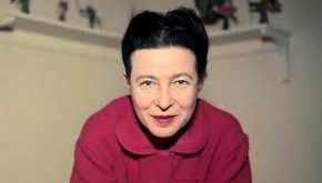 Simone de Beauvoir, düşüncelerini yalnızca teoride bırakmamış; kadın hakları, kürtaj özgürlüğü, eşitlik ve insan hakları konularında aktif bir entelektüel mücadele yürütmüştür. 1970’li yıllarda Fransa’da kadın hareketinin en önemli figürlerinden biri olmuştur.