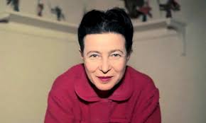 Simone de Beauvoir, düşüncelerini yalnızca teoride bırakmamış; kadın hakları, kürtaj özgürlüğü, eşitlik ve insan hakları konularında aktif bir entelektüel mücadele yürütmüştür. 1970’li yıllarda Fransa’da kadın hareketinin en önemli figürlerinden biri olmuştur.