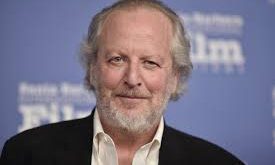 Daniel Stern, kariyeri boyunca birçok ödüle aday gösterilmiş ve bazılarını kazanmıştır. Hem komedi hem de dram türlerinde başarılı performanslar sergileyen Stern, sinema ve televizyon dünyasında saygın bir yer edinmiştir.