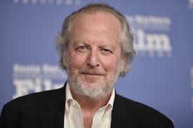 Daniel Stern, kariyeri boyunca birçok ödüle aday gösterilmiş ve bazılarını kazanmıştır. Hem komedi hem de dram türlerinde başarılı performanslar sergileyen Stern, sinema ve televizyon dünyasında saygın bir yer edinmiştir.